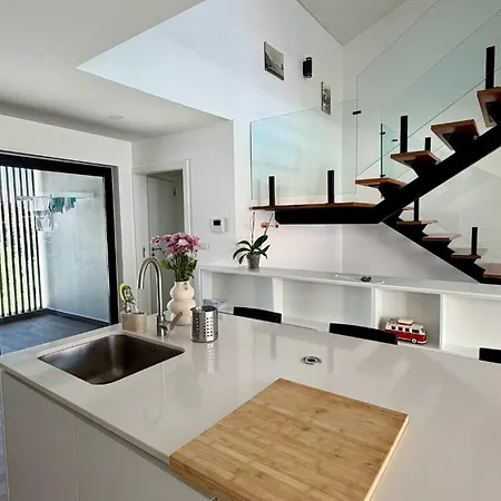 Atlantic Flight House, Modern Duplex Near The Marina Apartment *