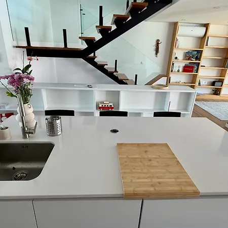 Atlantic Flight House, Modern Duplex Near The Marina Apartment *